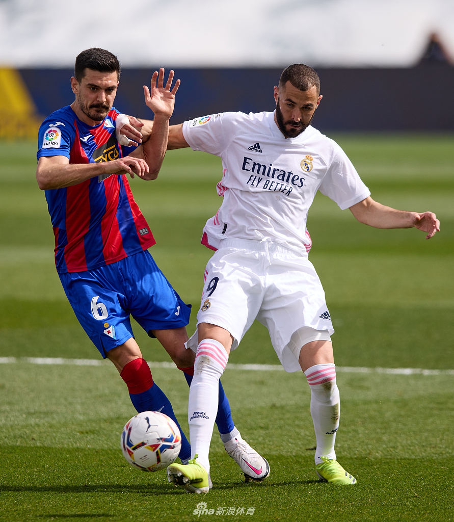 多米app-本泽马被皇马球迷调侃